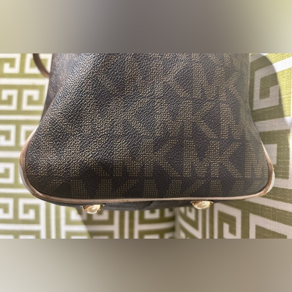 3PC Michael Kors Grayson Signature Monogram Satchel, Wristlet, & Dust Bag - Picture 13 of 14